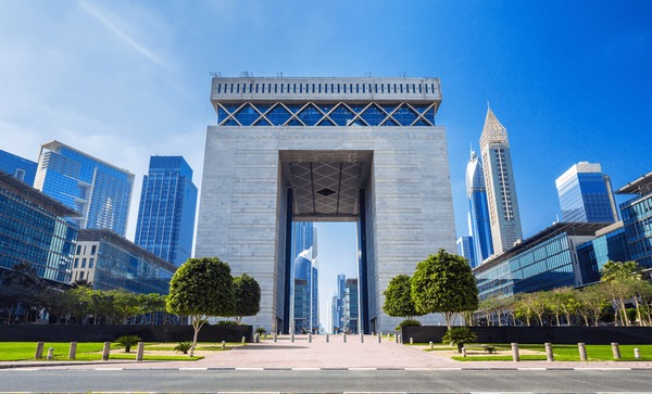 Busy Dubai International Financial Centre (DIFC) street scene, professionals walking, modern stock market concept